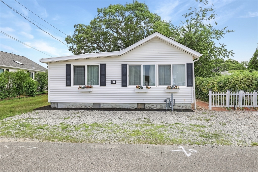 10 Barnes Street, Wareham, Massachusetts, 3 Bedrooms Bedrooms, 5 Rooms Rooms,1 BathroomBathrooms,Residential,For Sale,Barnes Street,73544017