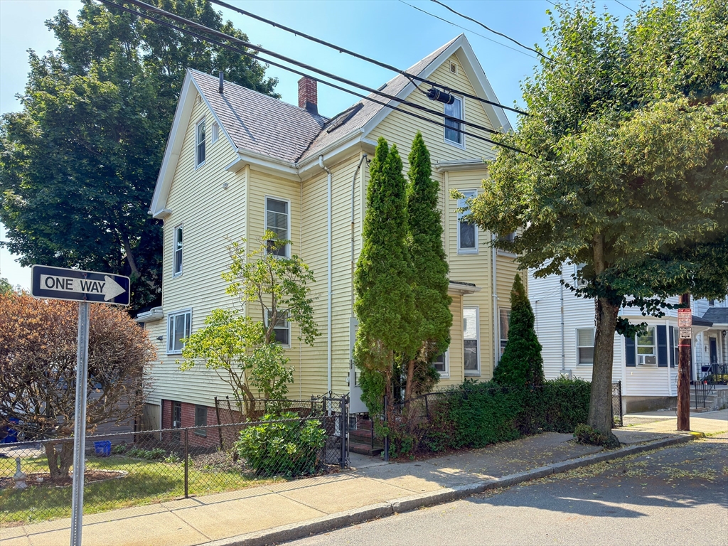 29 Wigglesworth St, Somerville, Massachusetts, 5 Bedrooms Bedrooms, 9 Rooms Rooms,2 BathroomsBathrooms,Residential,For Sale,Wigglesworth St,73544045