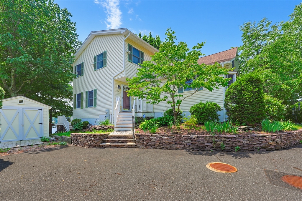 82 Ridge Road, Foxboro, Massachusetts, 3 Bedrooms Bedrooms, 6 Rooms Rooms,1.5 BathroomsBathrooms,Residential,For Sale,Ridge Road,73544050