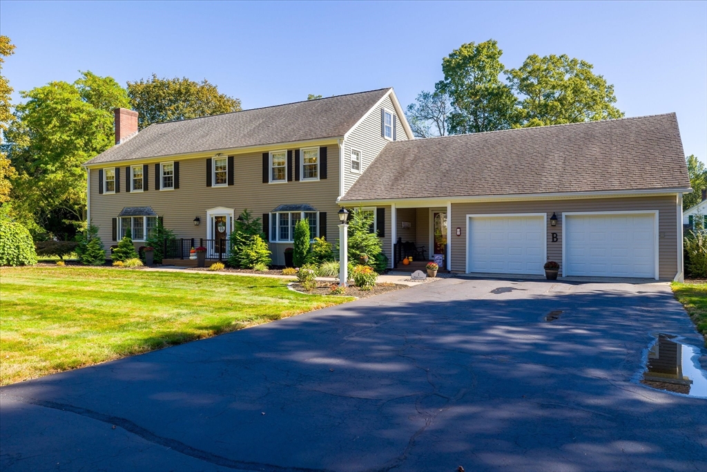 1 Maple Lane, Thompson, Connecticut, 4 Bedrooms Bedrooms, 10 Rooms Rooms,3.5 BathroomsBathrooms,Residential,For Sale,Maple Lane,73543854