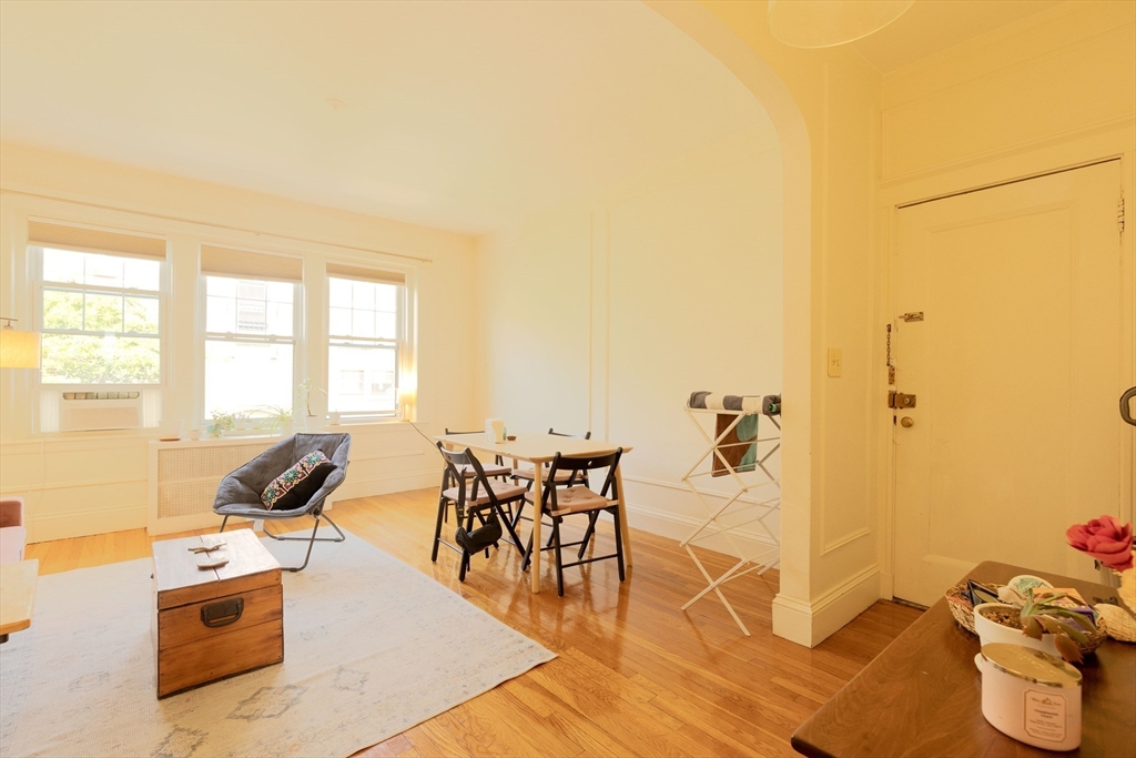 401 Washington Street, Brookline, Massachusetts, 2 Bedrooms Bedrooms, 5 Rooms Rooms,1 BathroomBathrooms,Residential Lease,For Rent,Washington Street,73544057