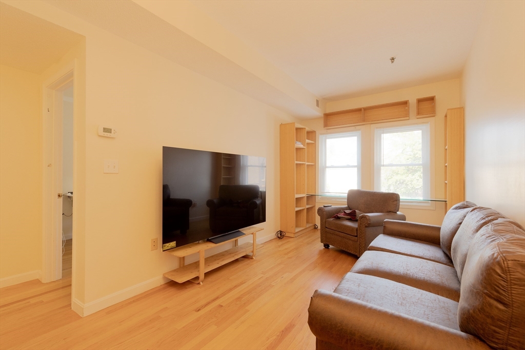2456 Massachusetts Ave, Cambridge, Massachusetts, 1 Bedroom Bedrooms, 3 Rooms Rooms,1 BathroomBathrooms,Residential Lease,For Rent,Massachusetts Ave,73544056
