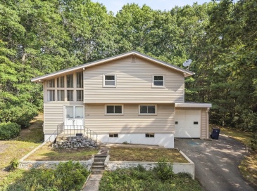 164 Wilshire Dr, Sharon, Massachusetts, 3 Bedrooms Bedrooms, 6 Rooms Rooms,2.5 BathroomsBathrooms,Residential Lease,For Rent,Wilshire Dr,73544059
