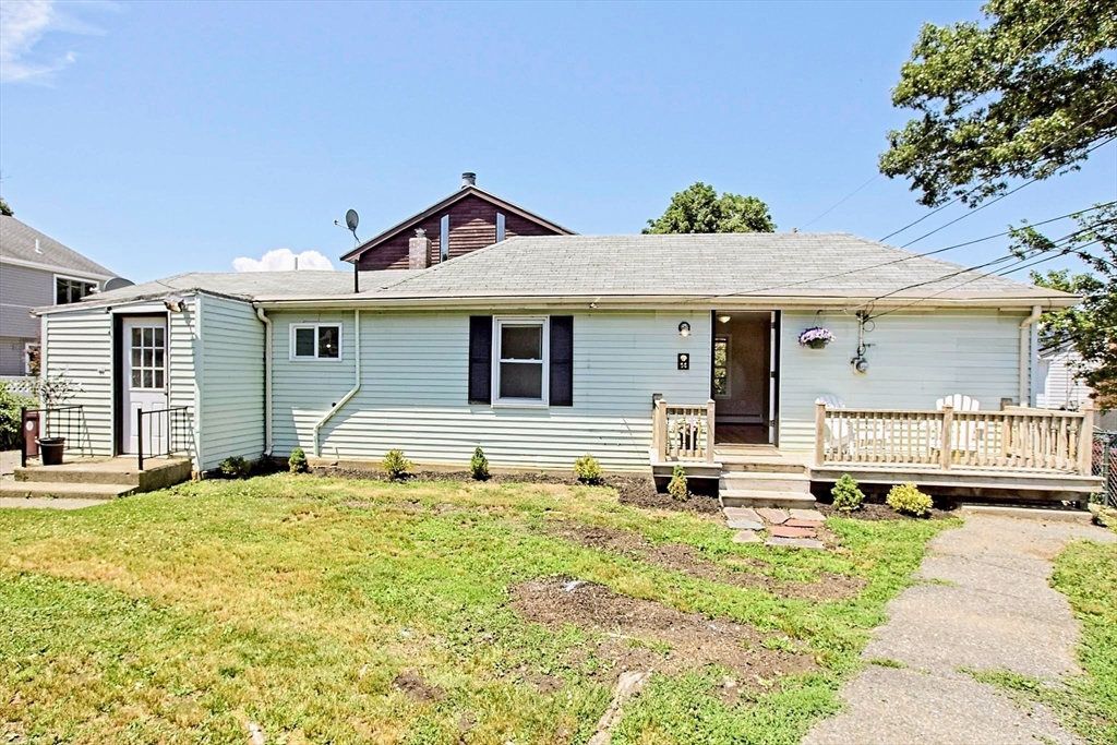 14 Putnam Rd, Revere, Massachusetts, 2 Bedrooms Bedrooms, 4 Rooms Rooms,1 BathroomBathrooms,Residential,For Sale,Putnam Rd,73543937