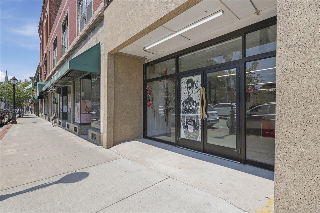 649 Main St, Waltham, Massachusetts, ,Commercial Sale,For Sale,Main St,73543959