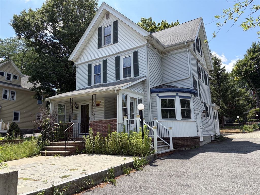 153 Walnut St., Newton, Massachusetts, 4 Bedrooms Bedrooms, 8 Rooms Rooms,3 BathroomsBathrooms,Residential Lease,For Rent,Walnut St.,73543968