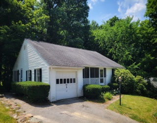 124 Burbank Ave, Warren, Massachusetts, 2 Bedrooms Bedrooms, 5 Rooms Rooms,1 BathroomBathrooms,Residential,For Sale,Burbank Ave,73543997