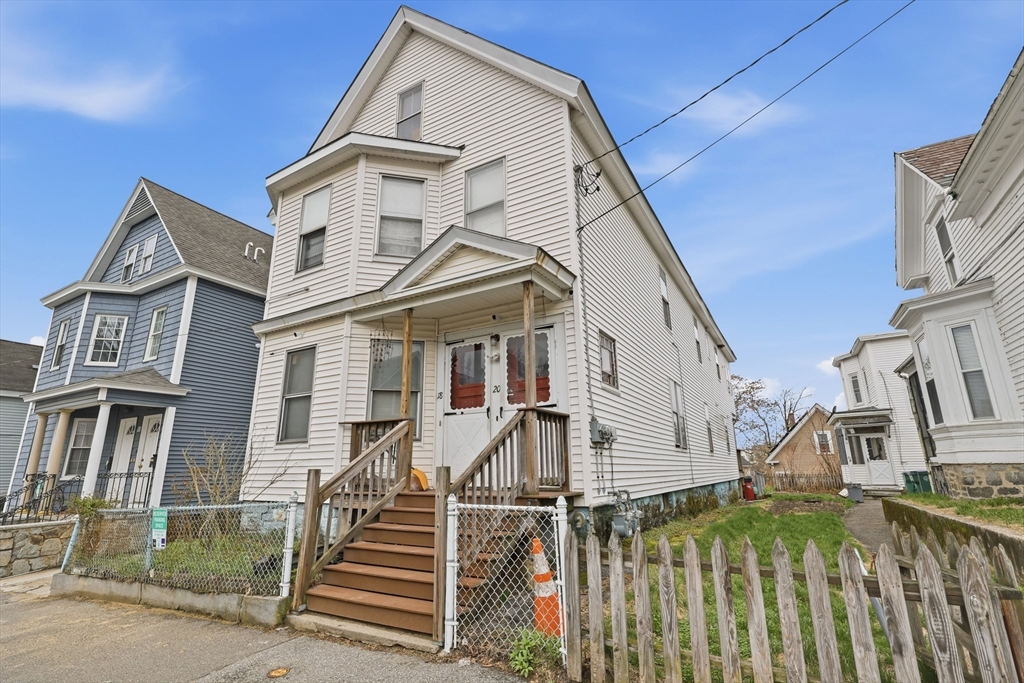 18-20 Phillips St, Lowell, Massachusetts, 6 Bedrooms Bedrooms, 10 Rooms Rooms,2 BathroomsBathrooms,Residential Income,For Sale,Phillips St,73531644