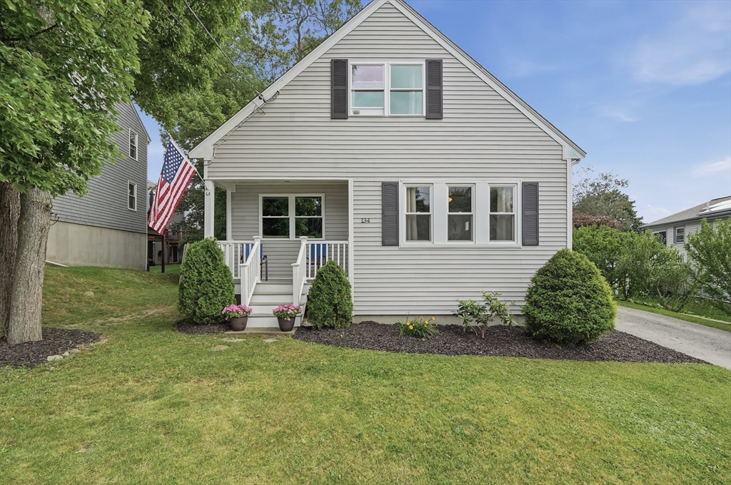 134 Hathaway Commons Rd, Fall River, Massachusetts, 3 Bedrooms Bedrooms, 6 Rooms Rooms,2 BathroomsBathrooms,Residential,For Sale,Hathaway Commons Rd,73543939