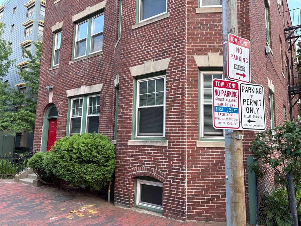 252 Harvard St, Cambridge, Massachusetts, 1 Bedroom Bedrooms, 3 Rooms Rooms,1 BathroomBathrooms,Residential,For Sale,Harvard St,73544003