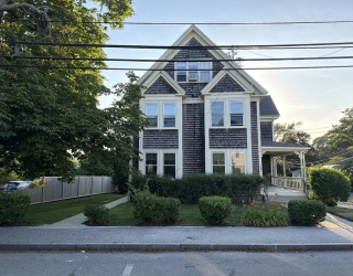 125 Main St, Rockport, Massachusetts, 2 Bedrooms Bedrooms, 3 Rooms Rooms,1 BathroomBathrooms,Residential Lease,For Rent,Main St,73544072
