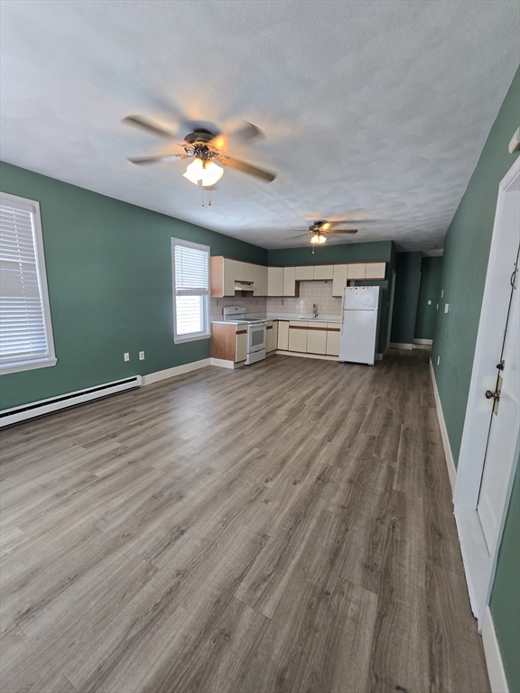 19 Park Street, Salem, Massachusetts, 3 Bedrooms Bedrooms, 5 Rooms Rooms,1 BathroomBathrooms,Residential Lease,For Rent,Park Street,73544089