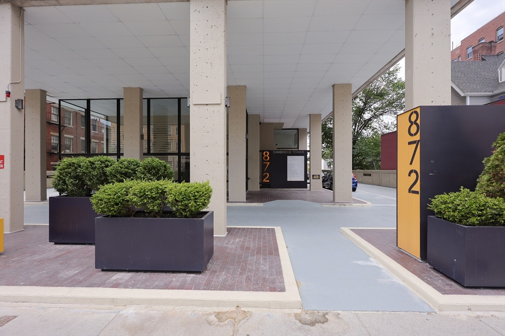 872 Massachusetts Avenue, Cambridge, Massachusetts, 2 Bedrooms Bedrooms, 4 Rooms Rooms,2 BathroomsBathrooms,Residential Lease,For Rent,Massachusetts Avenue,73544099