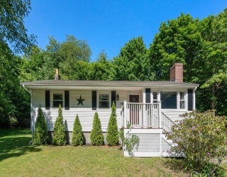 556 Monponsett St, Hanson, Massachusetts, 3 Bedrooms Bedrooms, 5 Rooms Rooms,2 BathroomsBathrooms,Residential,For Sale,Monponsett St,73530420