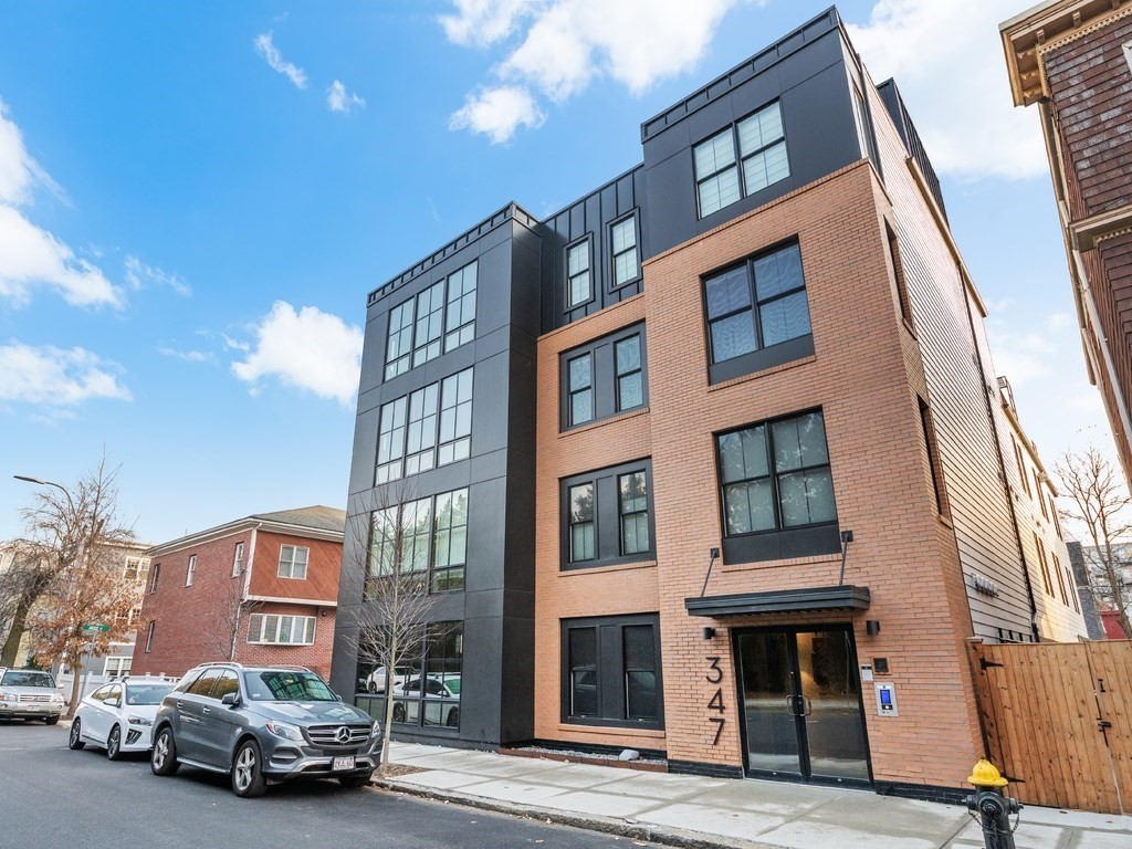 347 Maverick Street, Boston, Massachusetts, 2 Bedrooms Bedrooms, 6 Rooms Rooms,2 BathroomsBathrooms,Residential Lease,For Rent,Maverick Street,73536189