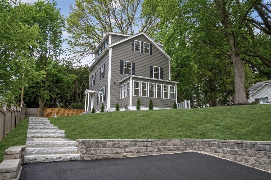 10 Johnson Street, Newburyport, Massachusetts, 3 Bedrooms Bedrooms, 7 Rooms Rooms,2.5 BathroomsBathrooms,Residential,For Sale,Johnson Street,73494022