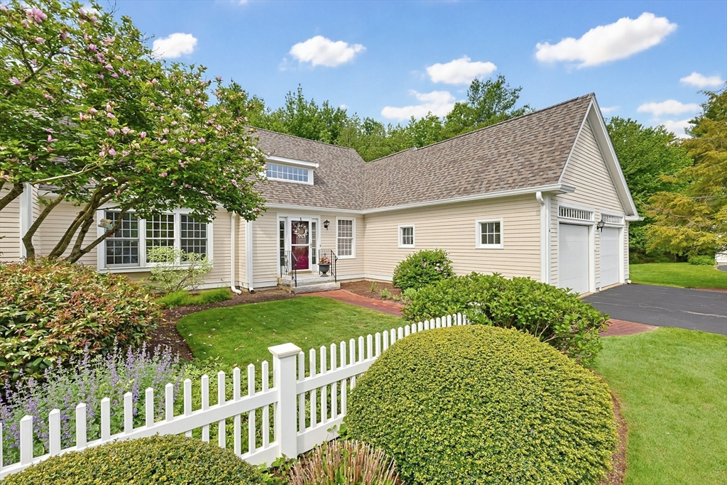 6 Trellis Circle, Pembroke, Massachusetts, 2 Bedrooms Bedrooms, 5 Rooms Rooms,2.5 BathroomsBathrooms,Residential,For Sale,Trellis Circle,73526192