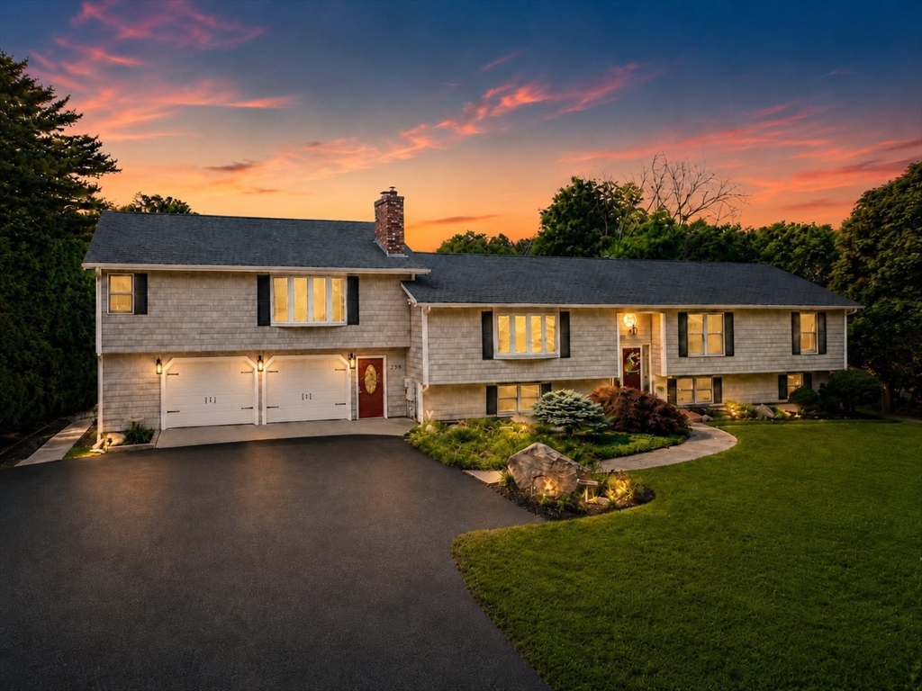28-R Woodside Dr, Grafton, Massachusetts, 5 Bedrooms Bedrooms, 6 Rooms Rooms,4 BathroomsBathrooms,Residential,For Sale,Woodside Dr,73542714