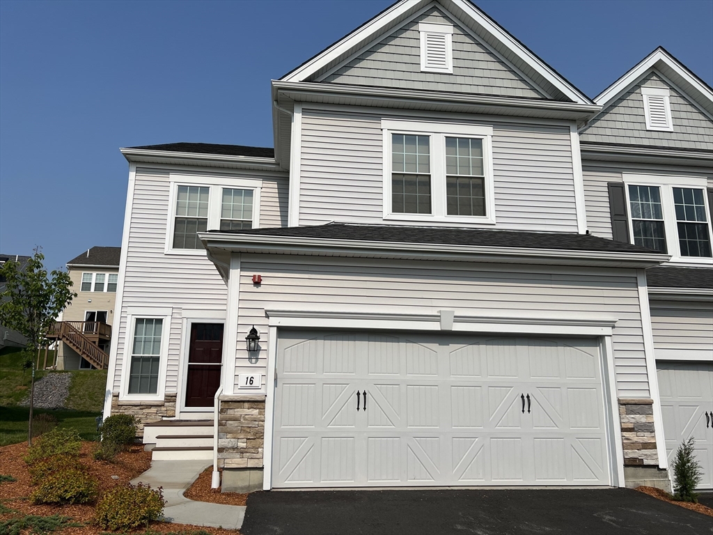 16 Poplar Ln, Hopkinton, Massachusetts, 2 Bedrooms Bedrooms, 6 Rooms Rooms,2.5 BathroomsBathrooms,Residential Lease,For Rent,Poplar Ln,73544120