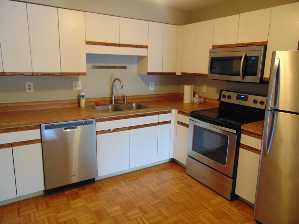200 Cove Way, Quincy, Massachusetts, 1 Bedroom Bedrooms, 4 Rooms Rooms,1 BathroomBathrooms,Residential Lease,For Rent,Cove Way,73544140