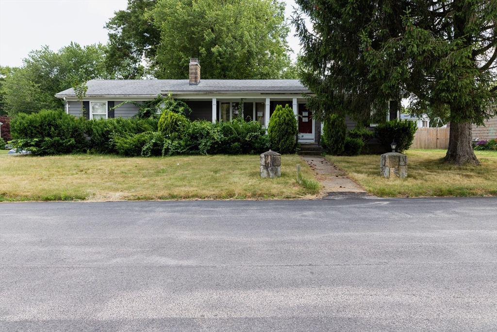 12 Cypress Dr, Smithfield, Rhode Island, 2 Bedrooms Bedrooms, 4 Rooms Rooms,1 BathroomBathrooms,Residential,For Sale,Cypress Dr,73544142