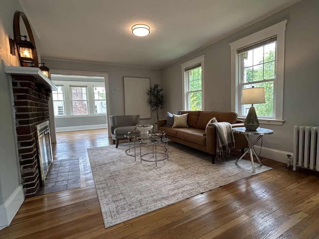 60-62 Cloverdale Rd, Newton, Massachusetts, 2 Bedrooms Bedrooms, 7 Rooms Rooms,1.5 BathroomsBathrooms,Residential,For Sale,Cloverdale Rd,73494020