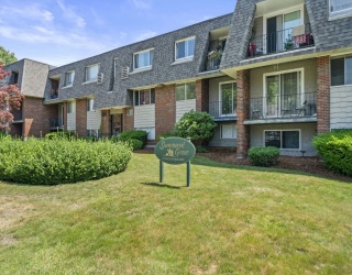 68 Summer Ave, Stoughton, Massachusetts, 2 Bedrooms Bedrooms, 5 Rooms Rooms,1 BathroomBathrooms,Residential,For Sale,Summer Ave,73544150