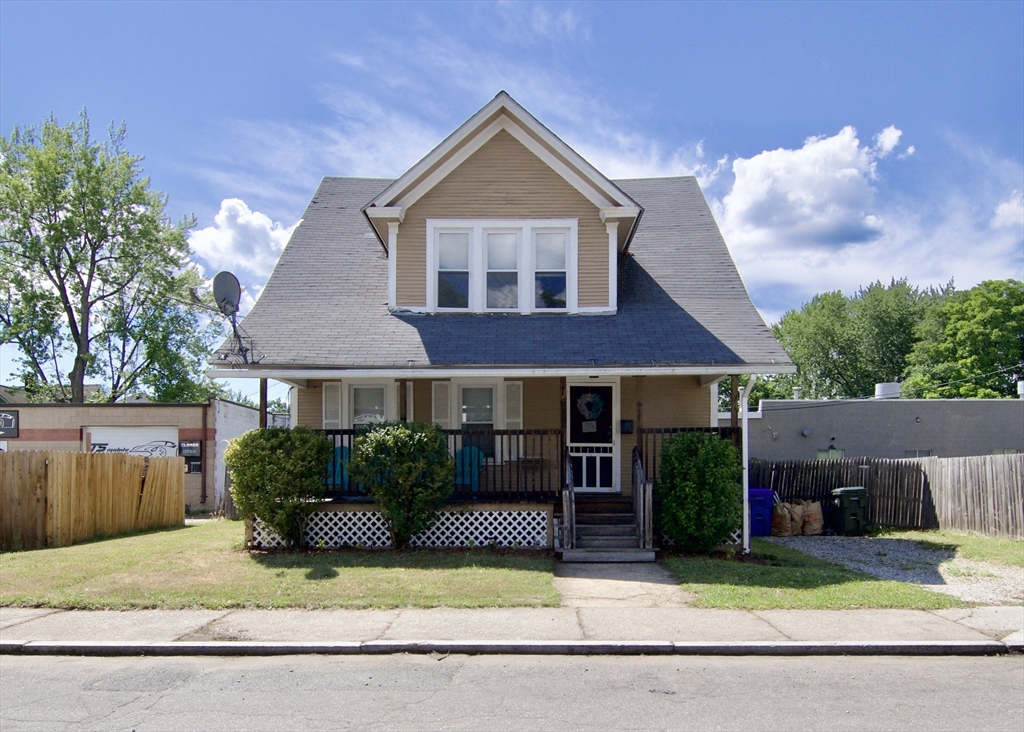 16 Amity Ct, Springfield, Massachusetts, 3 Bedrooms Bedrooms, 7 Rooms Rooms,1 BathroomBathrooms,Residential,For Sale,Amity Ct,73544153