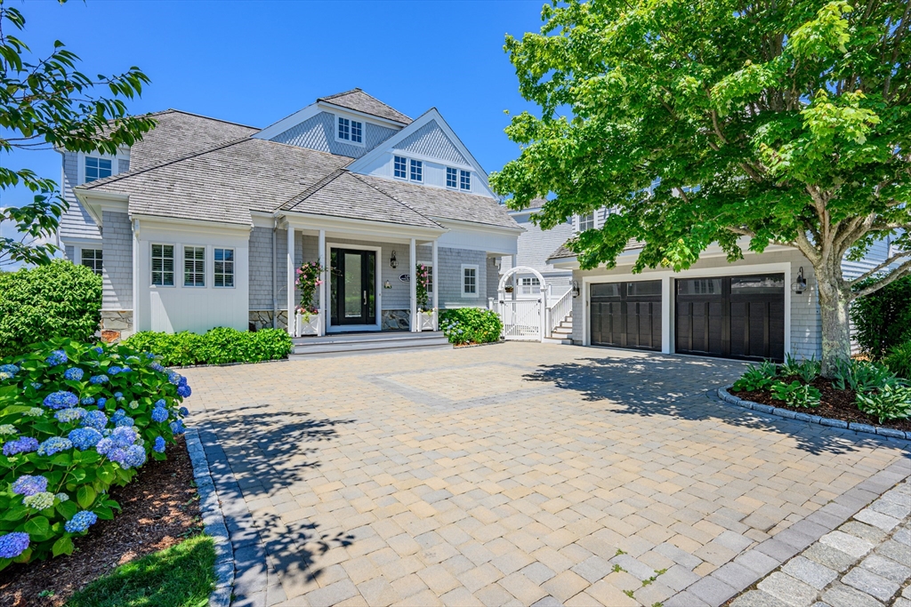 129 Shore Dr W, Mashpee, Massachusetts, 4 Bedrooms Bedrooms, 8 Rooms Rooms,5.5 BathroomsBathrooms,Residential,For Sale,Shore Dr W,73544162