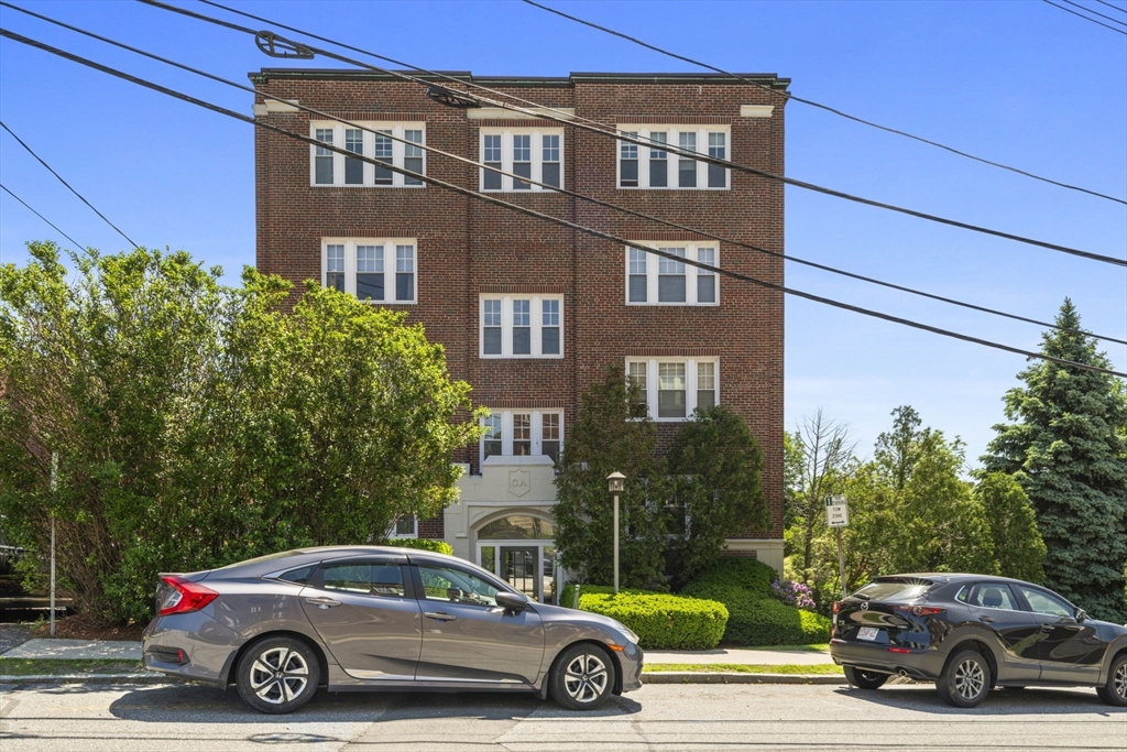 21 Bradlee, Medford, Massachusetts, 1 Bedroom Bedrooms, 3 Rooms Rooms,1 BathroomBathrooms,Residential Lease,For Rent,Bradlee,73544190