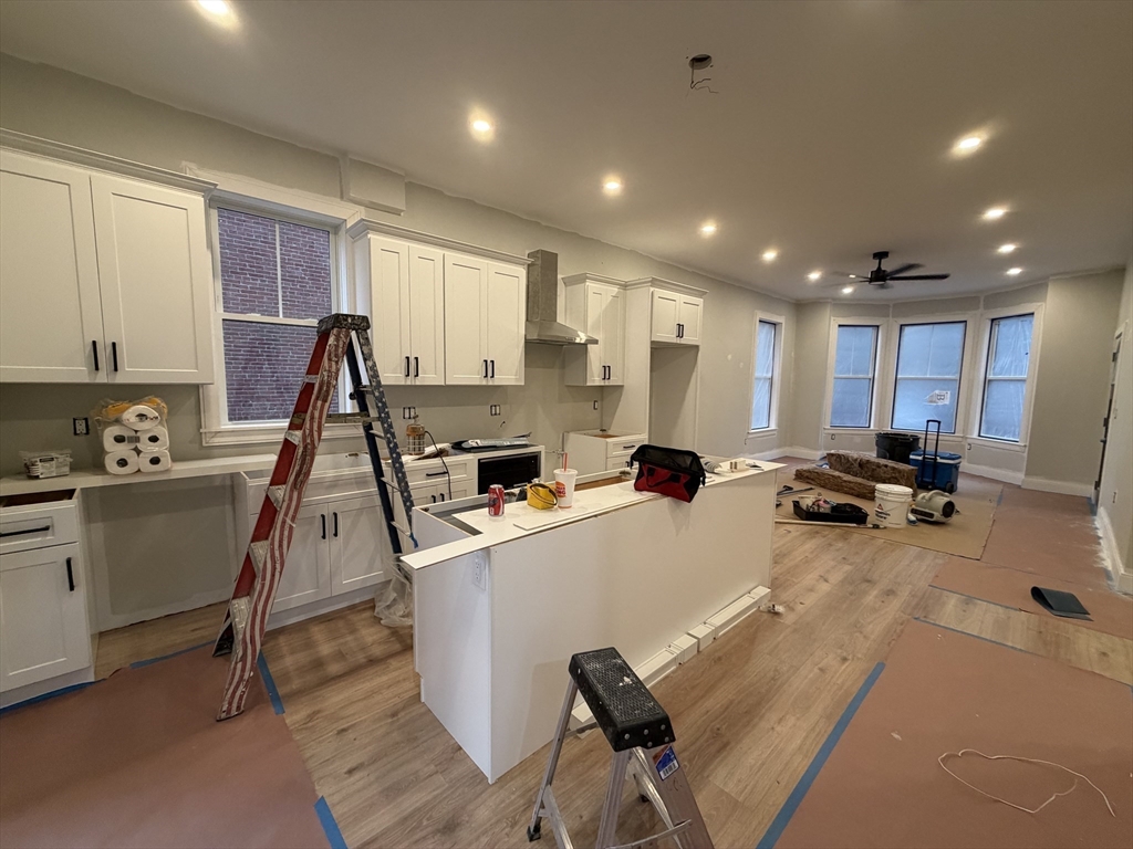 395 W 4th Street, Boston, Massachusetts, 4 Bedrooms Bedrooms, 5 Rooms Rooms,2 BathroomsBathrooms,Residential Lease,For Rent,W 4th Street,73522123