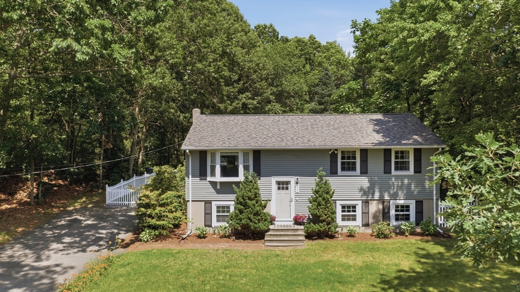 712 Berkley Street, Berkley, Massachusetts, 3 Bedrooms Bedrooms, 8 Rooms Rooms,2 BathroomsBathrooms,Residential,For Sale,Berkley Street,73544210