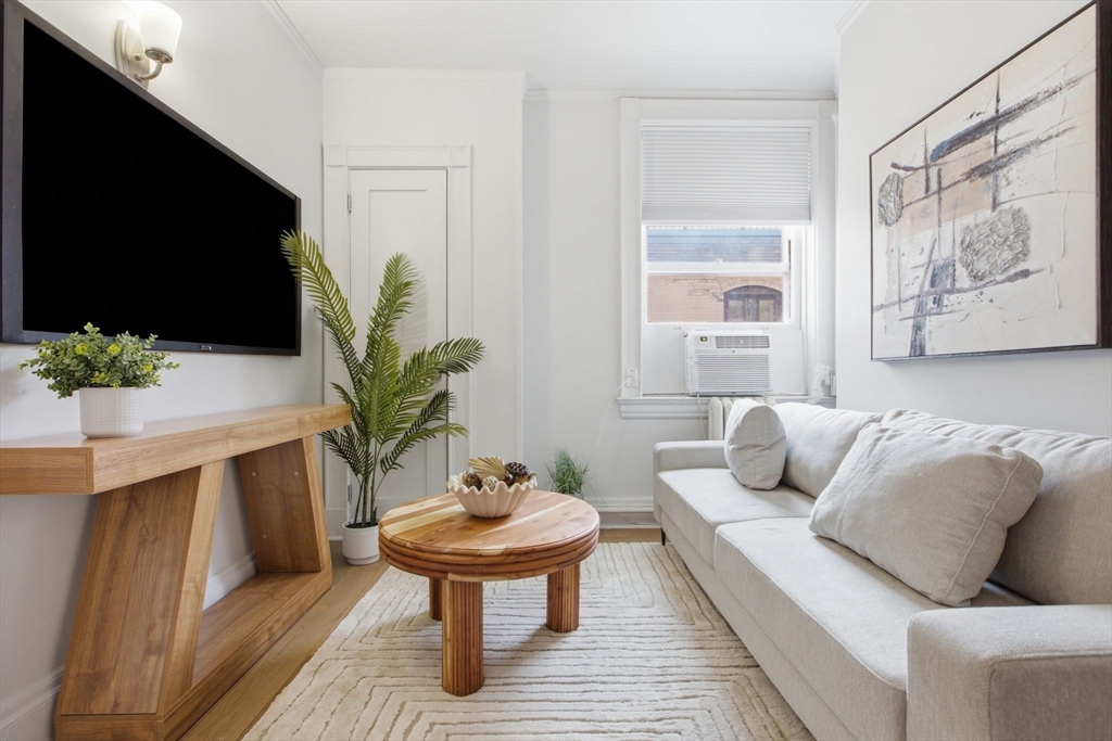 21 Beacon St, Boston, Massachusetts, 1 Bedroom Bedrooms, 2 Rooms Rooms,1 BathroomBathrooms,Residential,For Sale,Beacon St,73501842
