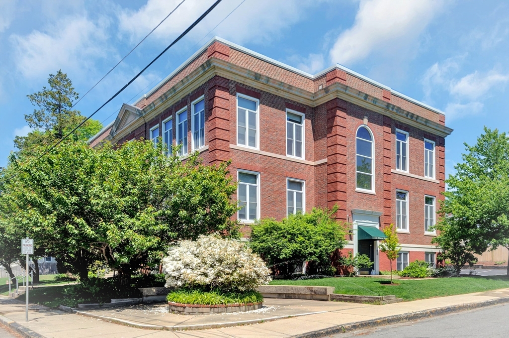122 Sharon Street, Medford, Massachusetts, 2 Bedrooms Bedrooms, 4 Rooms Rooms,2 BathroomsBathrooms,Residential,For Sale,Sharon Street,73525101