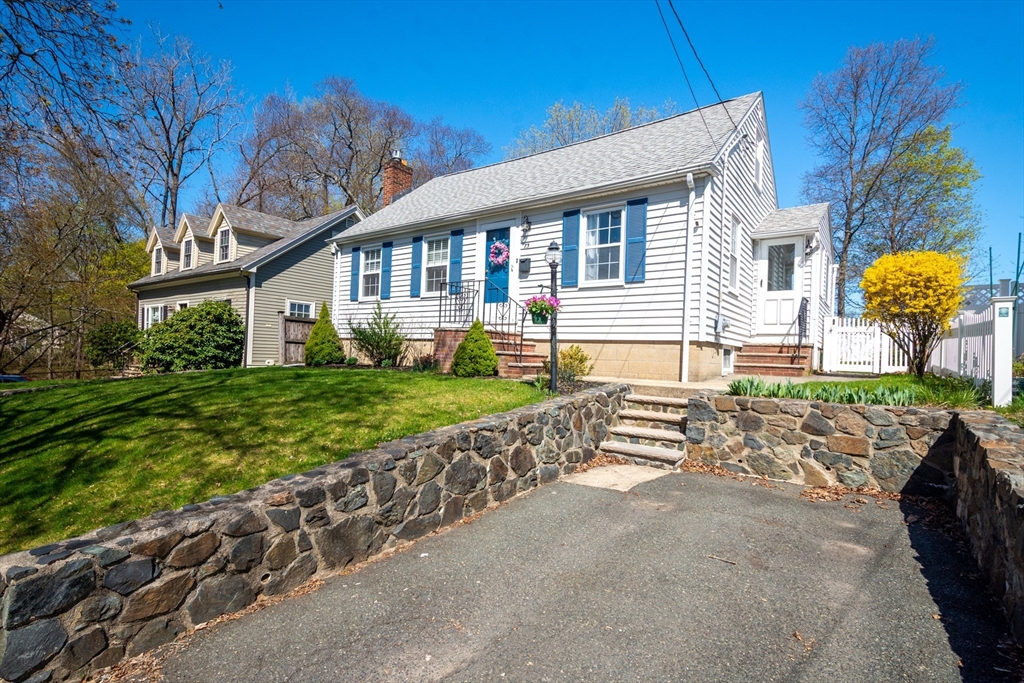 73 Roberts Rd, Medford, Massachusetts, 3 Bedrooms Bedrooms, 6 Rooms Rooms,1.5 BathroomsBathrooms,Residential,For Sale,Roberts Rd,73505364
