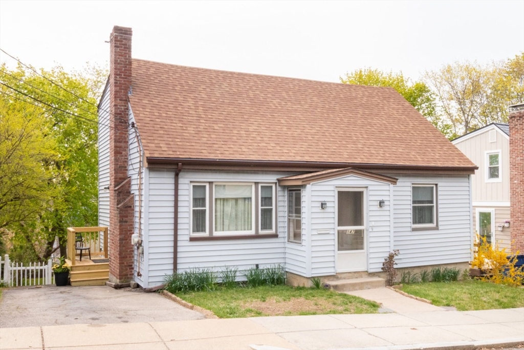 147 Glenellen Rd, Boston, Massachusetts, 3 Bedrooms Bedrooms, 6 Rooms Rooms,1.5 BathroomsBathrooms,Residential,For Sale,Glenellen Rd,73516534