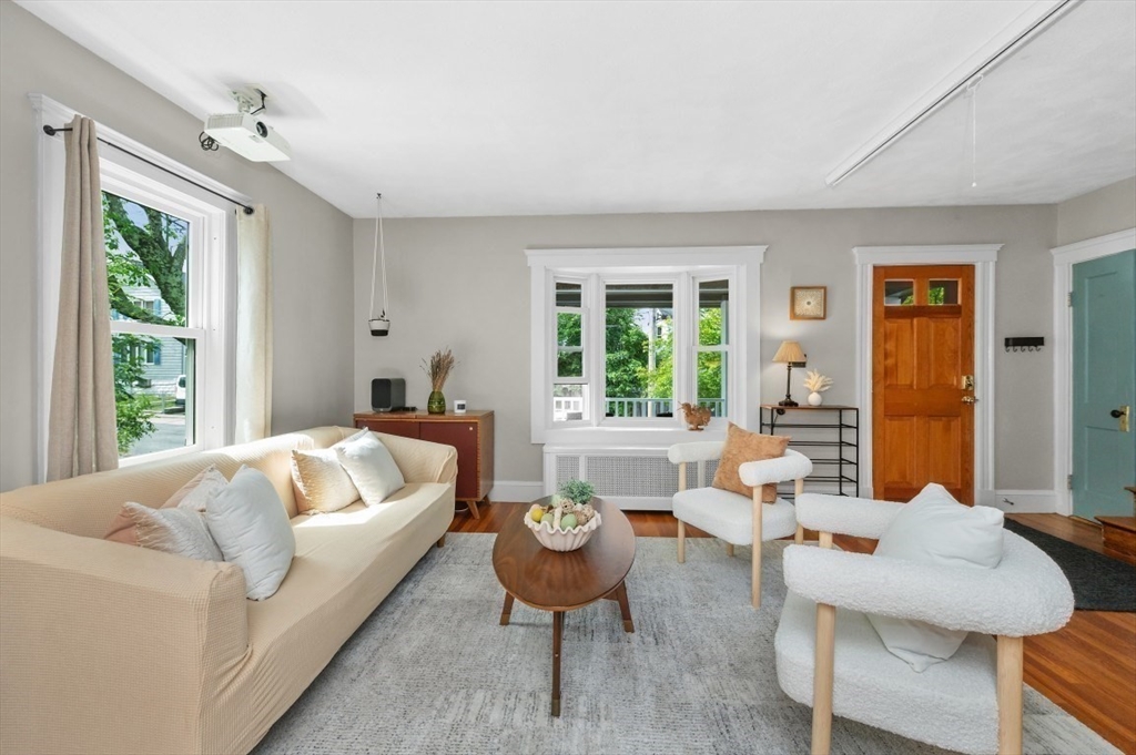 35 Columbia Road, Medford, Massachusetts, 2 Bedrooms Bedrooms, 5 Rooms Rooms,1 BathroomBathrooms,Residential,For Sale,Columbia Road,73525214