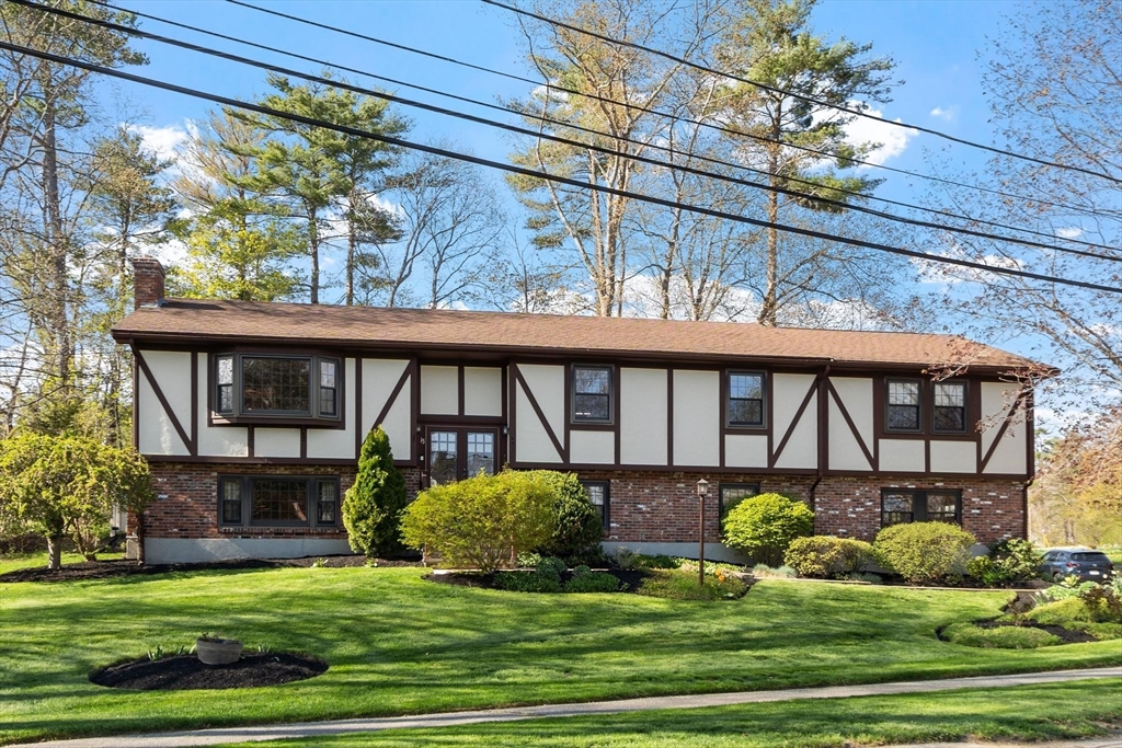 15 Kennel Hill Drive, Beverly, Massachusetts, 4 Bedrooms Bedrooms, 10 Rooms Rooms,3.5 BathroomsBathrooms,Residential,For Sale,Kennel Hill Drive,73524040