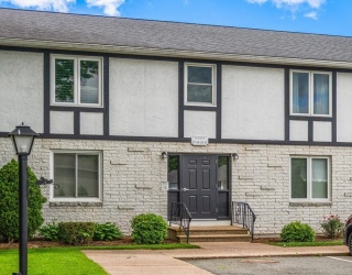 200 Lambert Ter, Chicopee, Massachusetts, 2 Bedrooms Bedrooms, 4 Rooms Rooms,2 BathroomsBathrooms,Residential,For Sale,Lambert Ter,73529289