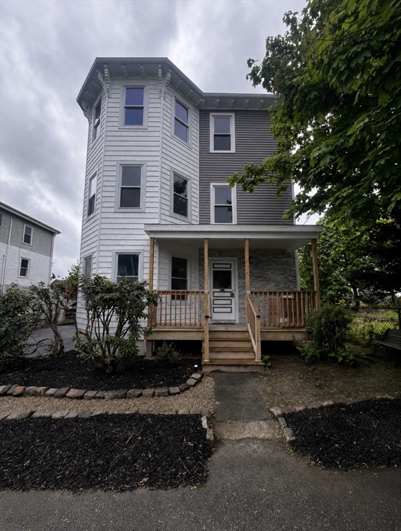 19 Reeves St, Worcester, Massachusetts, 7 Bedrooms Bedrooms, 16 Rooms Rooms,3 BathroomsBathrooms,Residential Income,For Sale,Reeves St,73516804