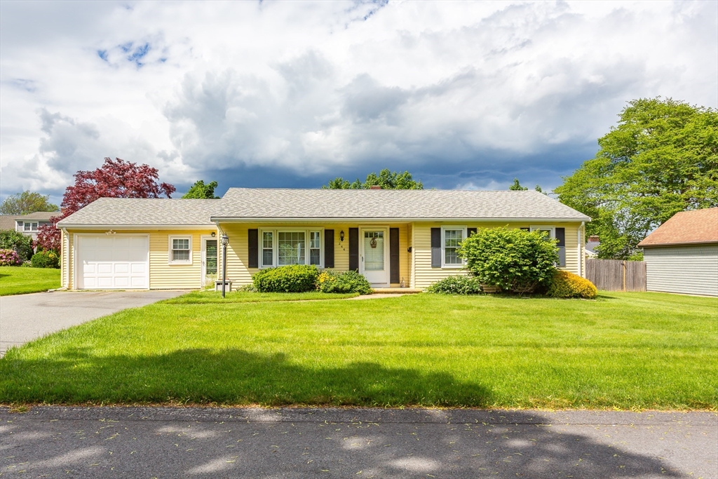 244 Connecticut Ave, Somerset, Massachusetts, 3 Bedrooms Bedrooms, 5 Rooms Rooms,1 BathroomBathrooms,Residential,For Sale,Connecticut Ave,73526700