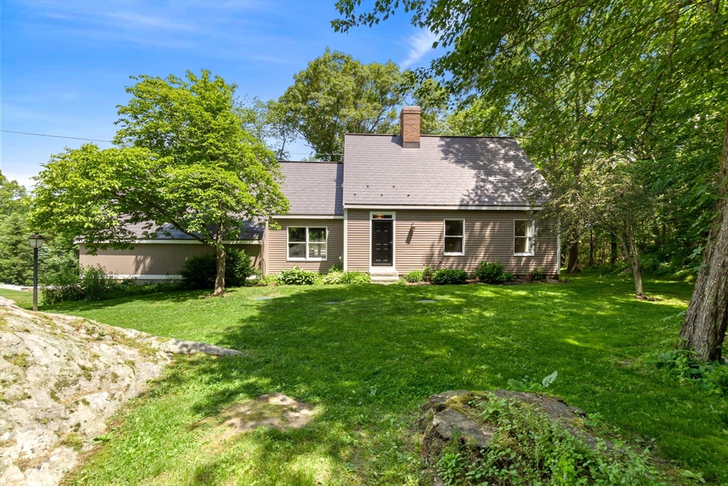 32 School St, Newbury, Massachusetts, 3 Bedrooms Bedrooms, 9 Rooms Rooms,2.5 BathroomsBathrooms,Residential,For Sale,School St,73535382