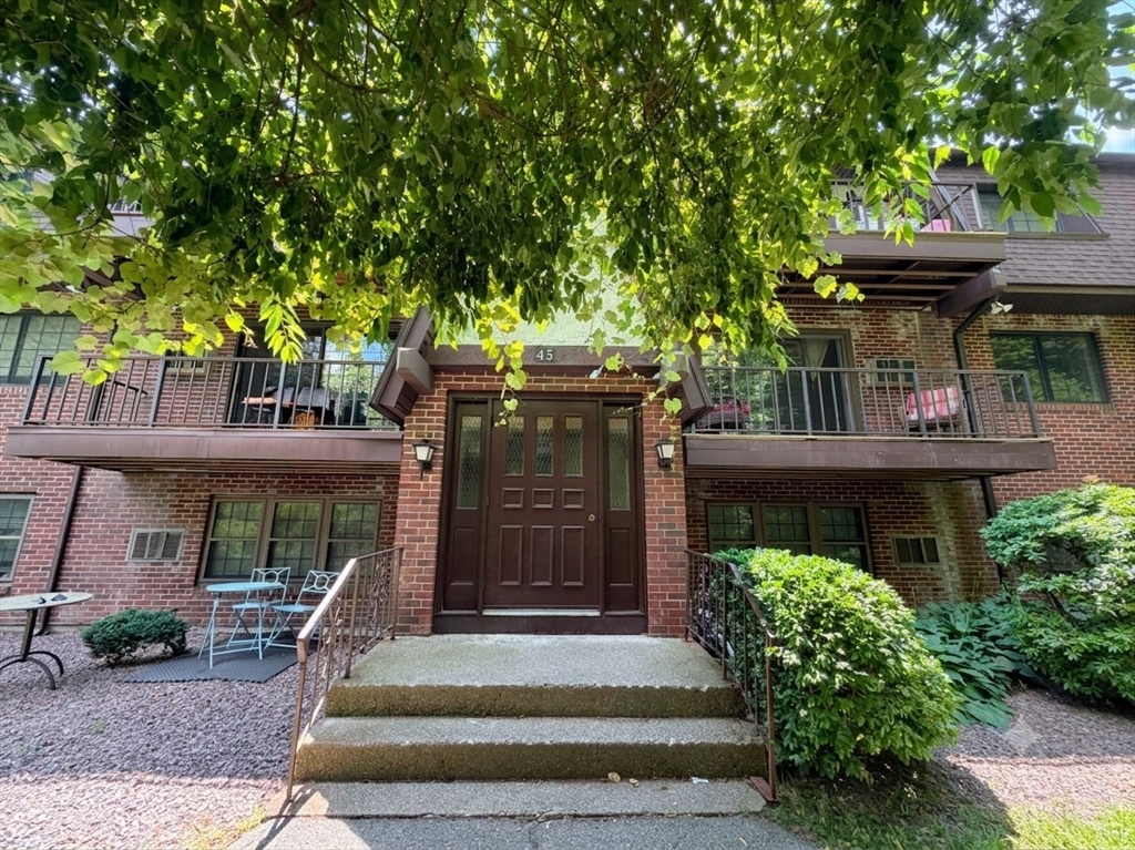 45 West St, Randolph, Massachusetts, 1 Bedroom Bedrooms, 5 Rooms Rooms,1 BathroomBathrooms,Residential,For Sale,West St,73544237
