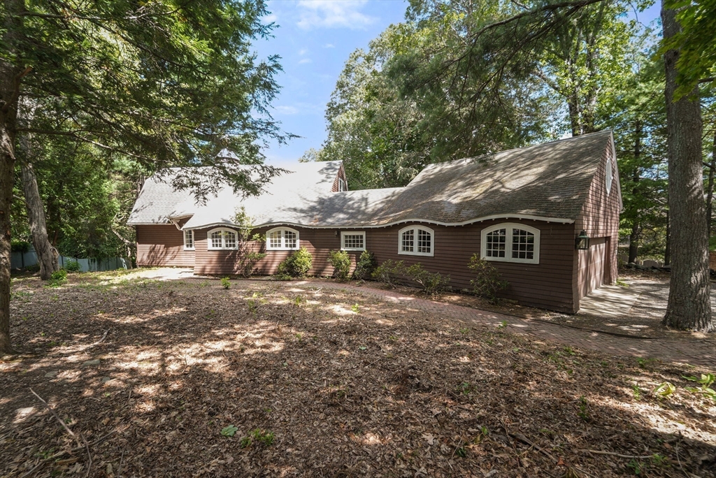 136 Dudley Rd, Newton, Massachusetts, 3 Bedrooms Bedrooms, 9 Rooms Rooms,4.5 BathroomsBathrooms,Residential,For Sale,Dudley Rd,73544248