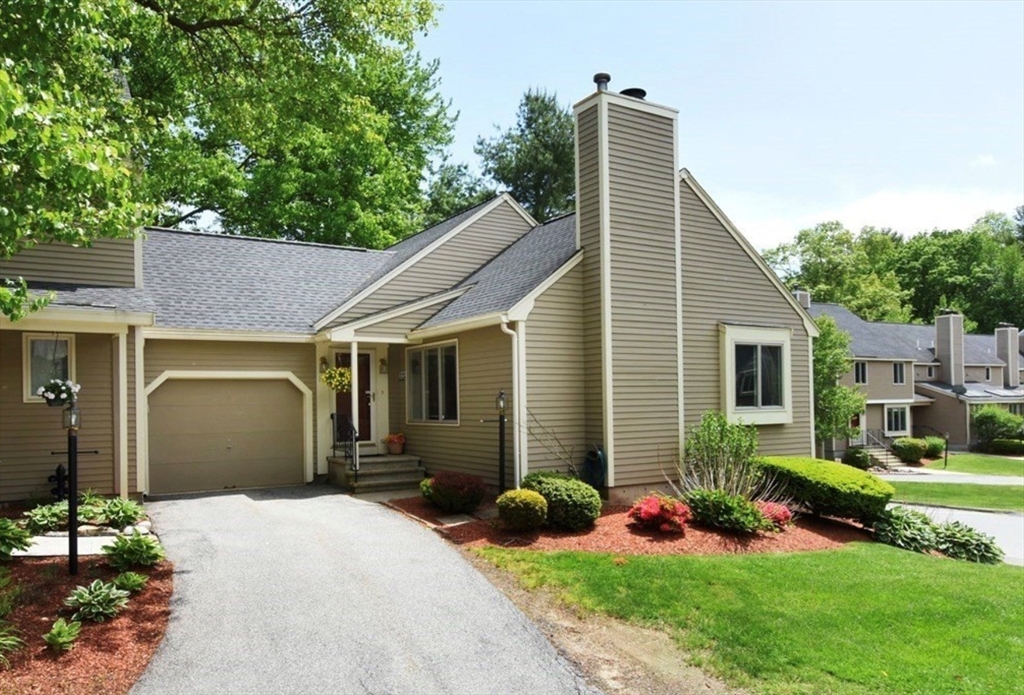 191 Brickett Hill Circle, Haverhill, Massachusetts, 3 Bedrooms Bedrooms, 7 Rooms Rooms,3.5 BathroomsBathrooms,Residential,For Sale,Brickett Hill Circle,73544270