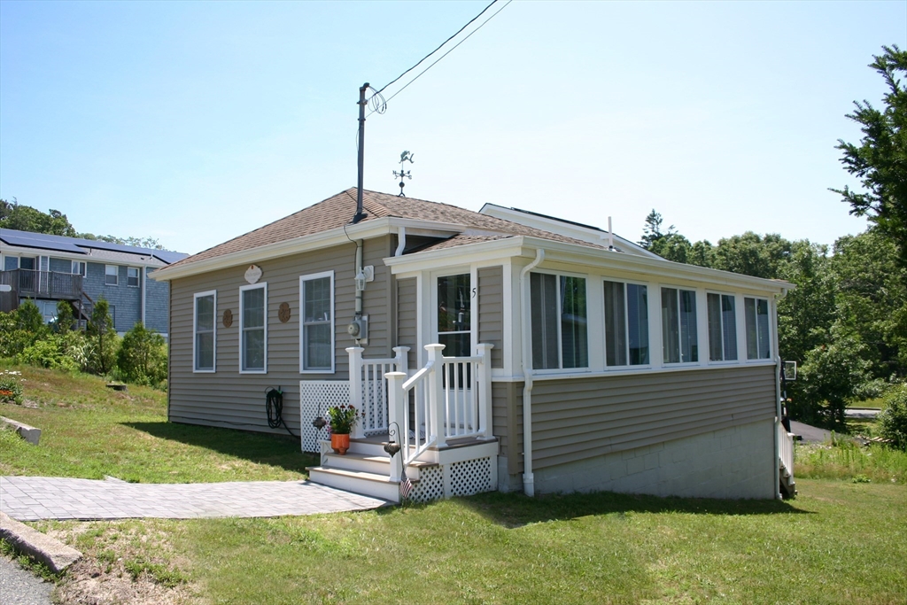 5 Upland Rd, Wareham, Massachusetts, 2 Bedrooms Bedrooms, 4 Rooms Rooms,1 BathroomBathrooms,Residential,For Sale,Upland Rd,73544291
