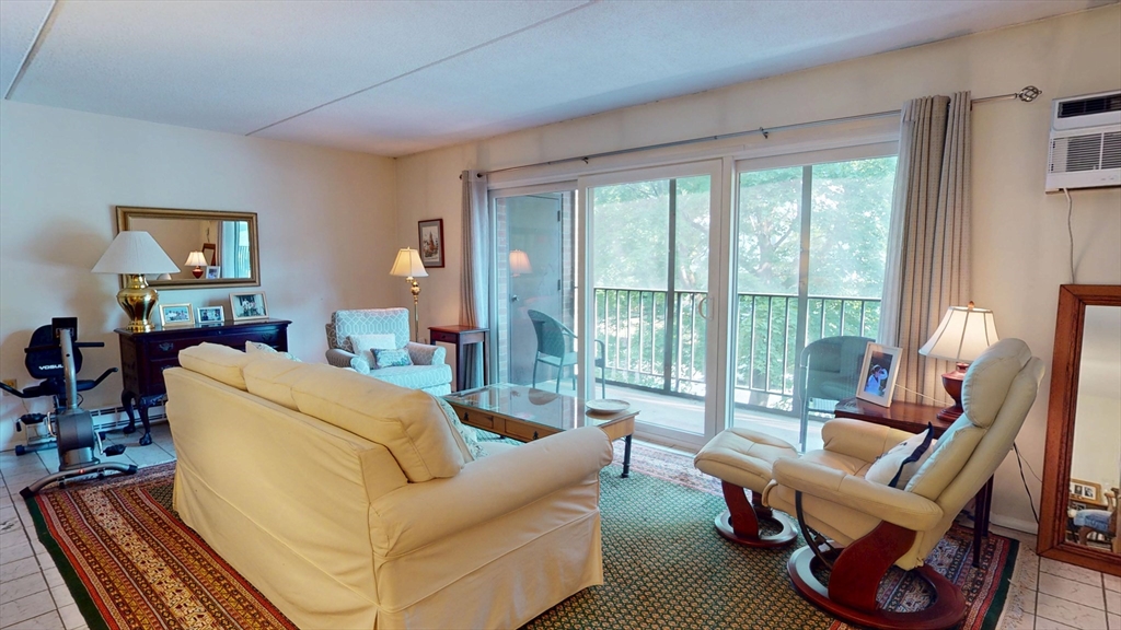 190 High Street, Medford, Massachusetts, 2 Bedrooms Bedrooms, 5 Rooms Rooms,1 BathroomBathrooms,Residential Lease,For Rent,High Street,73544299