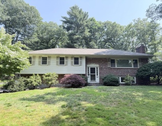 40 Bakers Hill Rd, Weston, Massachusetts, 3 Bedrooms Bedrooms, 9 Rooms Rooms,2.5 BathroomsBathrooms,Residential Lease,For Rent,Bakers Hill Rd,73544305