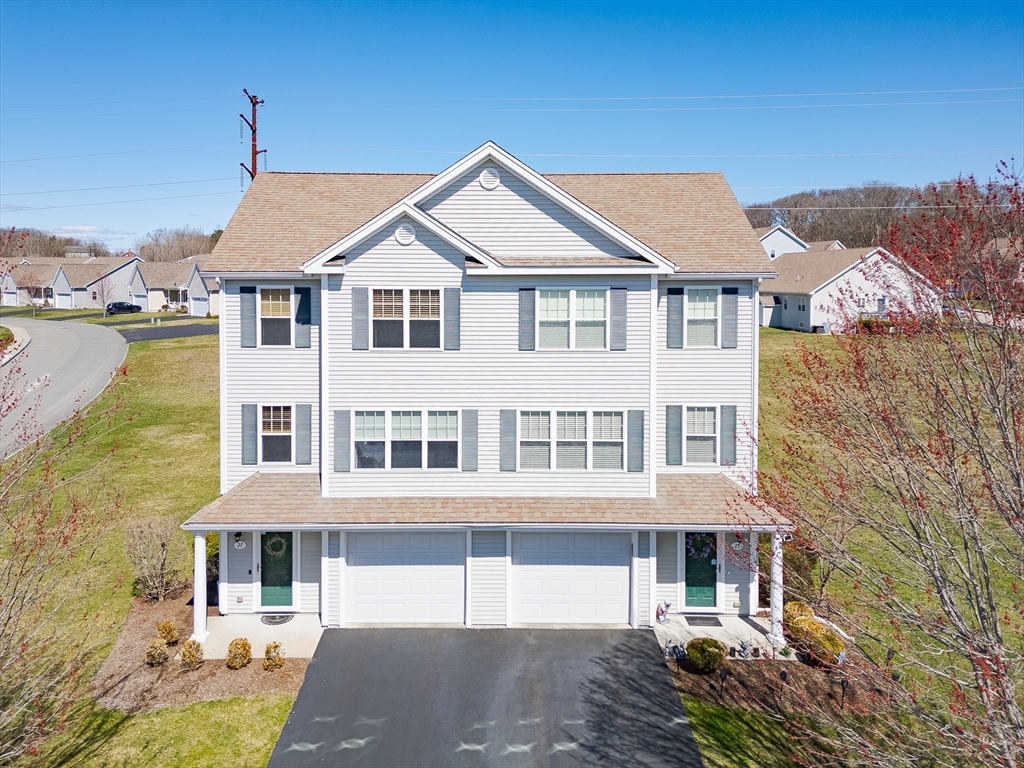 27 Streamview Dr, Cumberland, Rhode Island, 2 Bedrooms Bedrooms, 4 Rooms Rooms,1.5 BathroomsBathrooms,Residential,For Sale,Streamview Dr,73544308