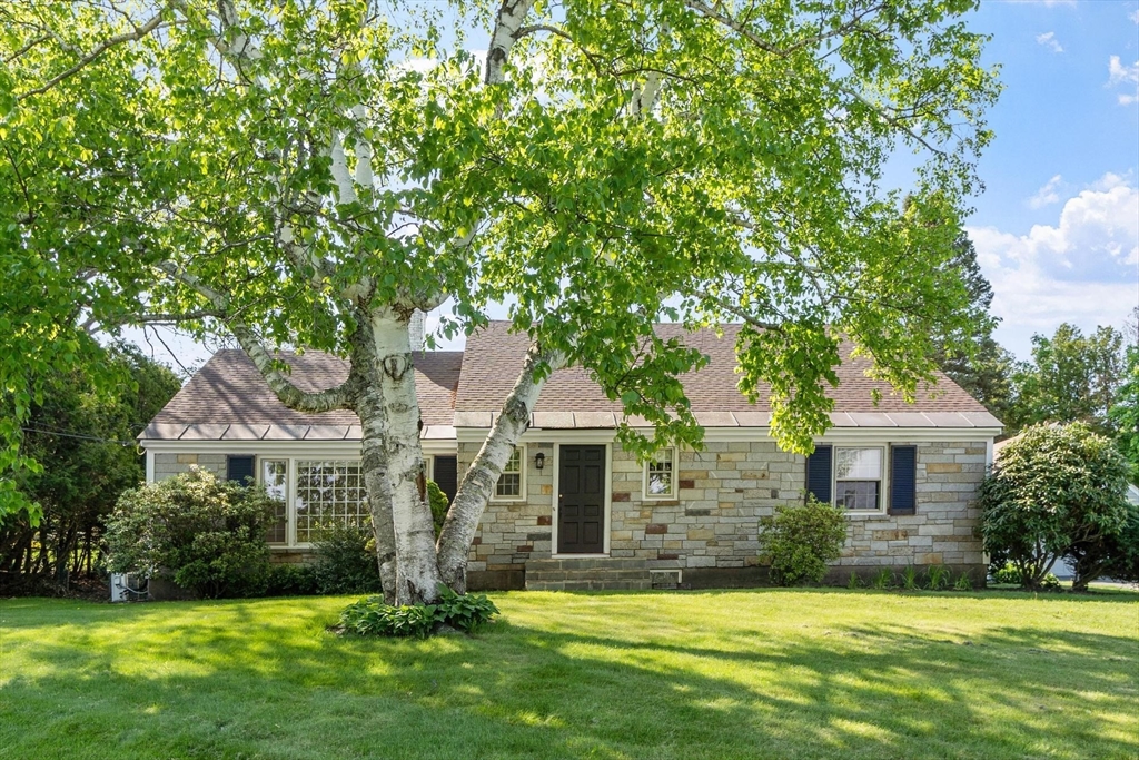 454 Wilson St, Clinton, Massachusetts, 3 Bedrooms Bedrooms, 6 Rooms Rooms,1.5 BathroomsBathrooms,Residential,For Sale,Wilson St,73486158
